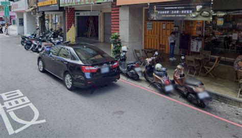 門口停車|家門口被停車！他「車庫開不出去」找警察卻被回：無。